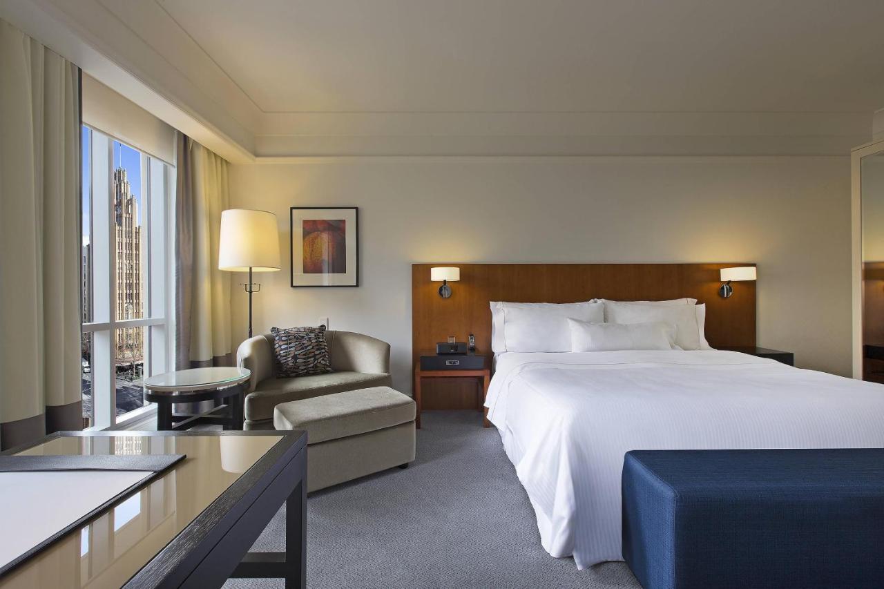 Hotel The Westin Melburne Exterior foto A guest room at the Westin Palace Madrid