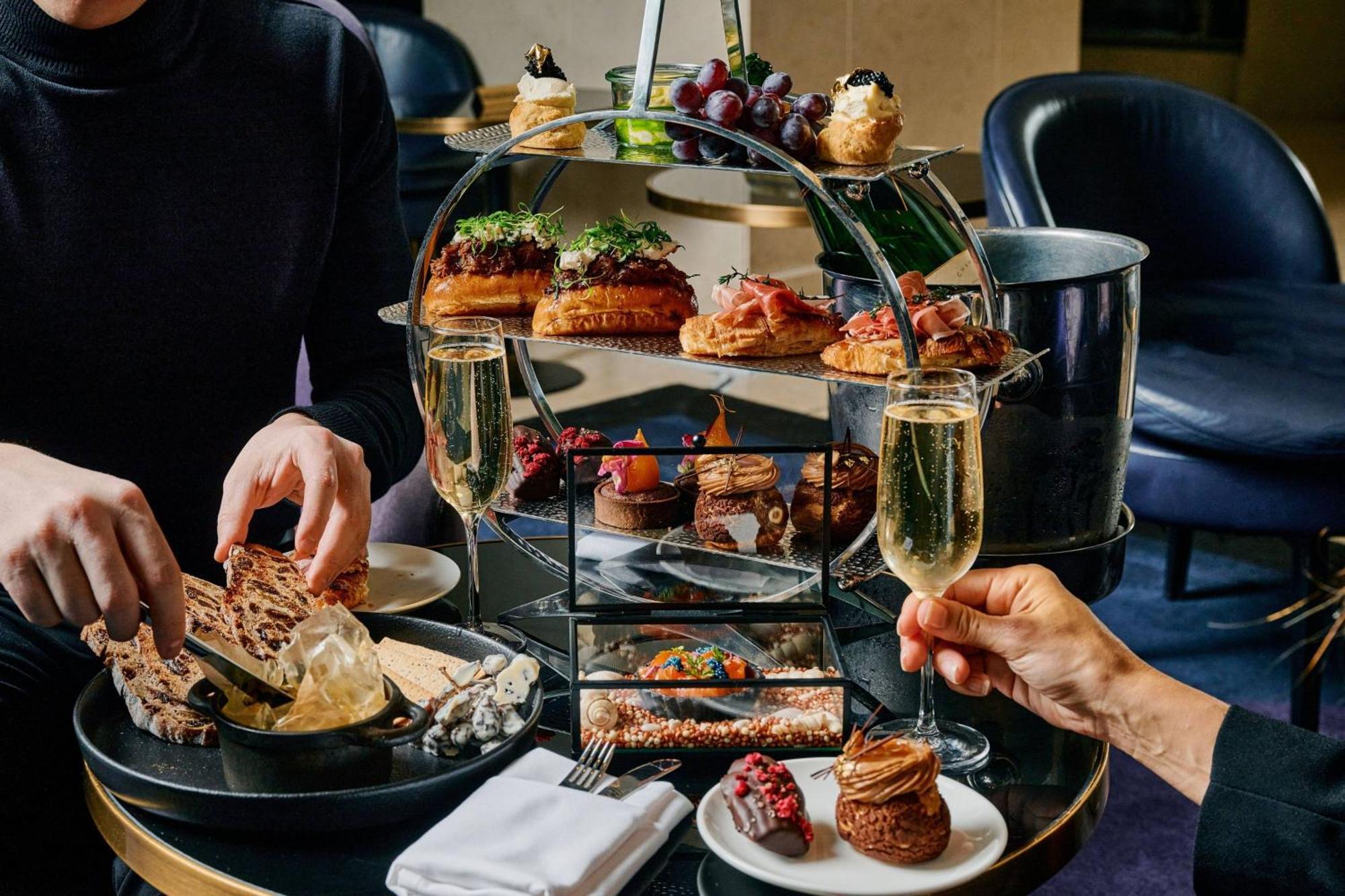 Hotel The Westin Melburne Exterior foto Afternoon tea at the Mandarin Oriental, London