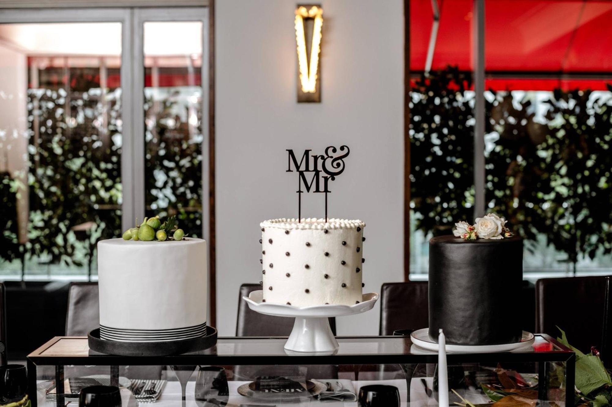 Hotel The Westin Melburne Exterior foto A cake topper