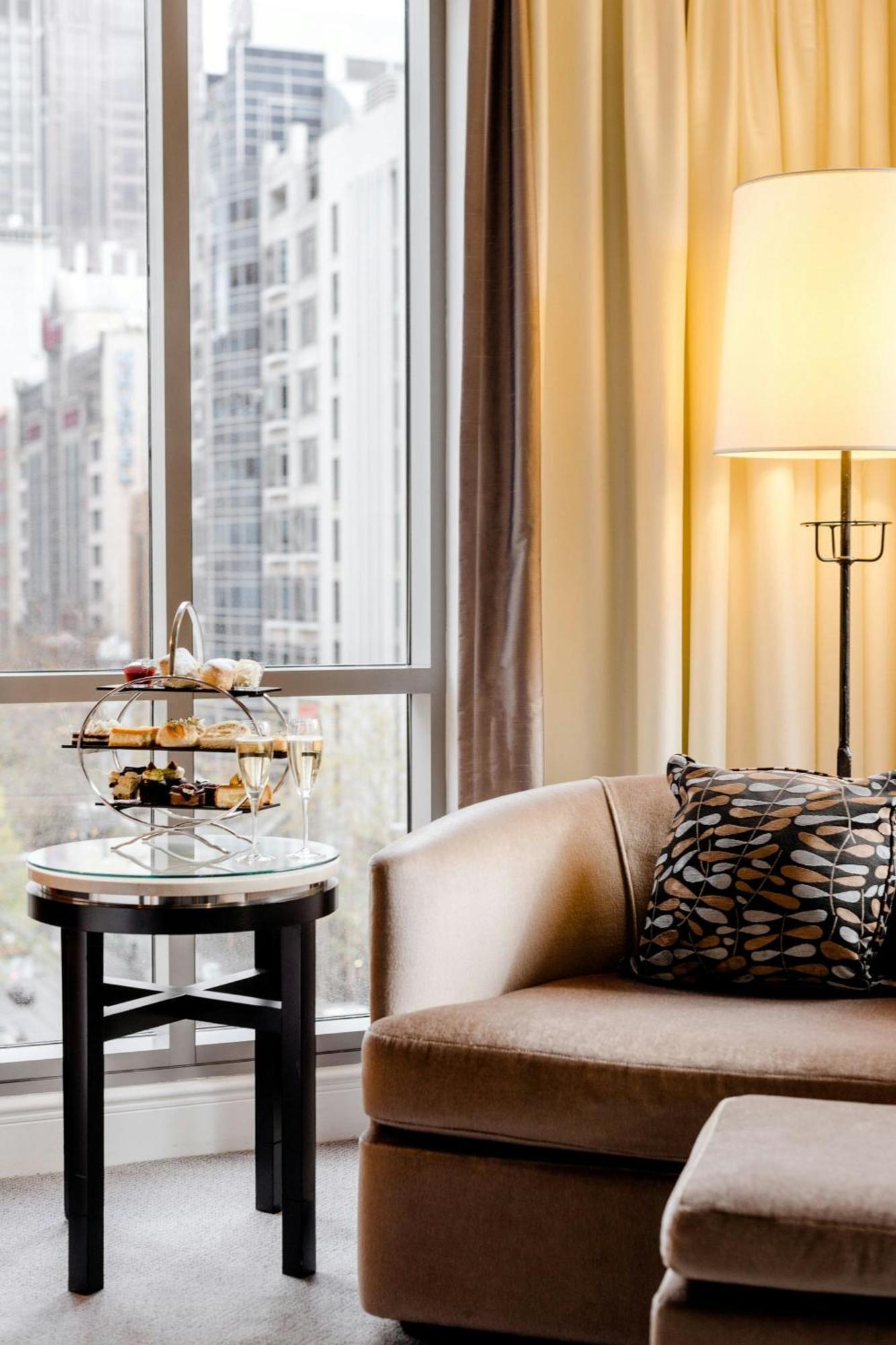 Hotel The Westin Melburne Exterior foto Afternoon tea at The Landmark, Hong Kong